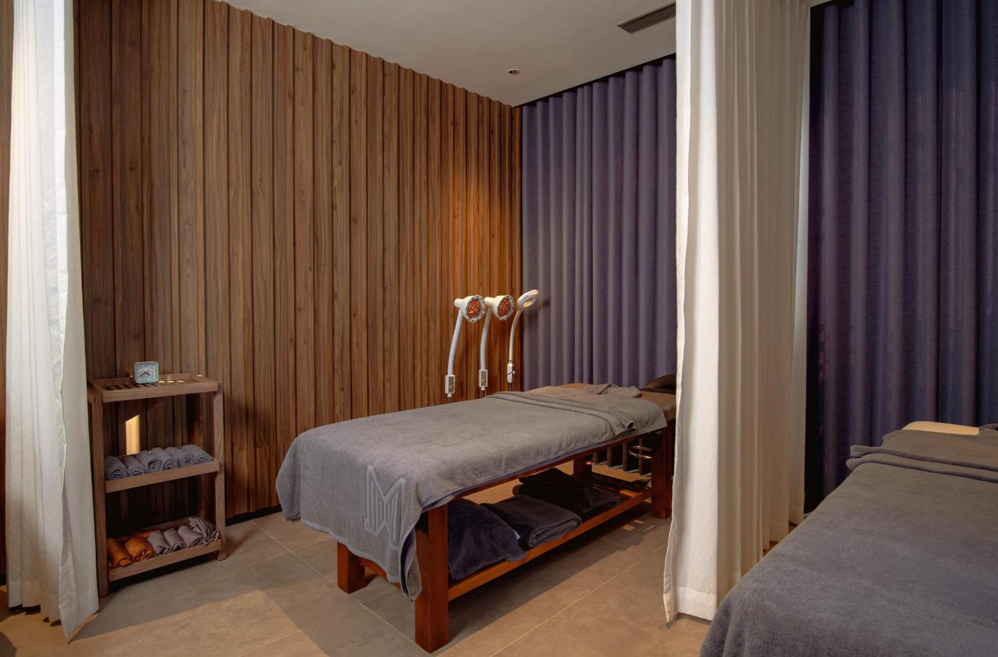 M Hotel Danang Eksteriør bilde A massage room at a spa