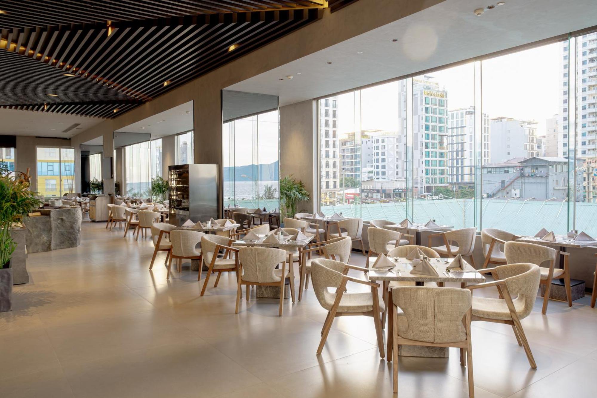M Hotel Danang Eksteriør bilde The restaurant