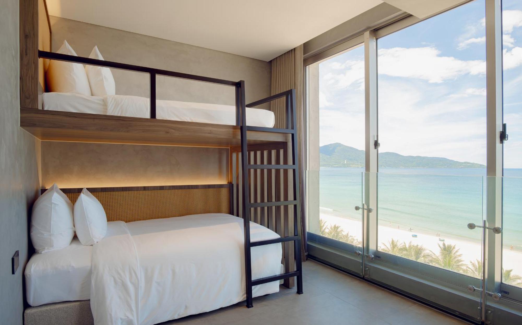 M Hotel Danang Eksteriør bilde Family room with bunk beds