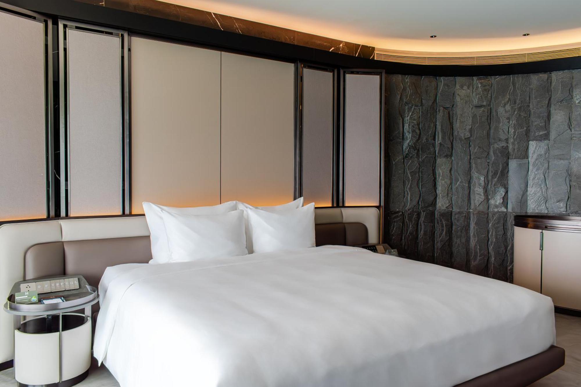 M Hotel Danang Eksteriør bilde A bedroom at the hotel